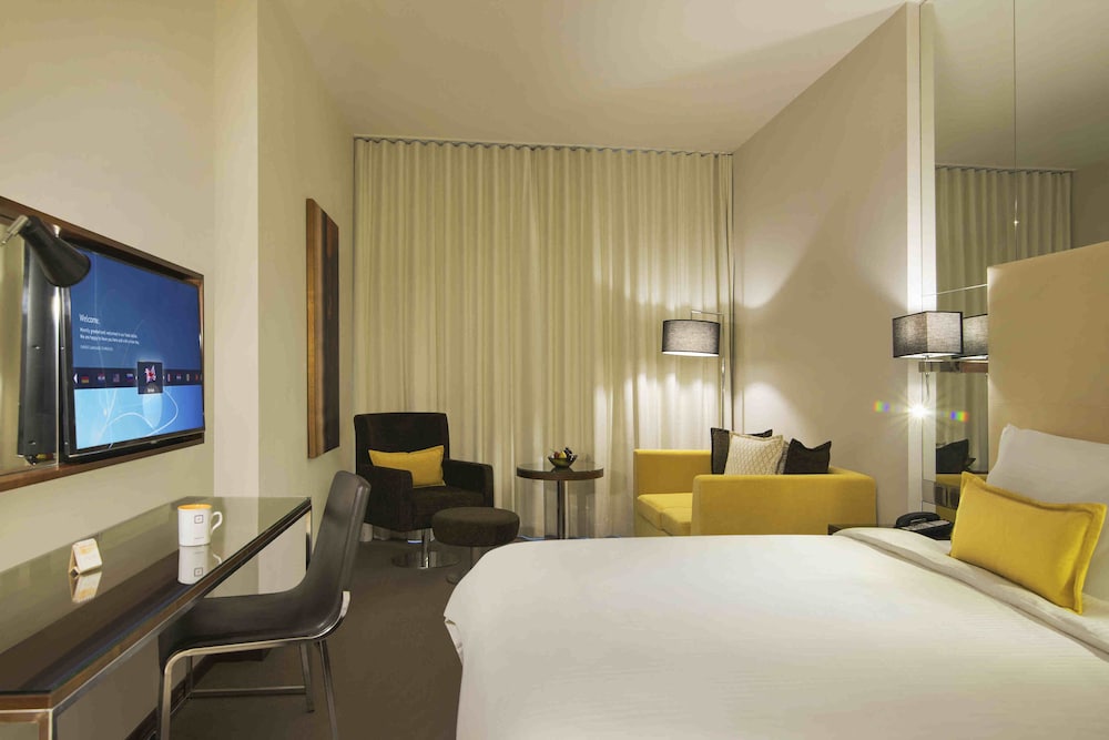 CENTRO, BASIC, QUEEN BED