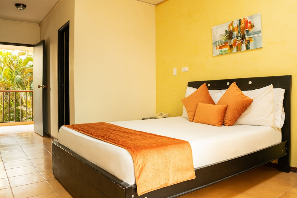 1 BEDROOM, DOUBLE BED