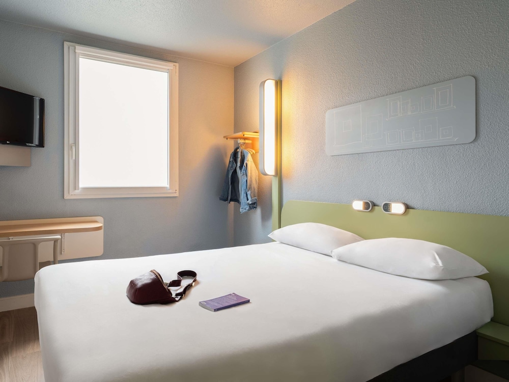 ROOM, DOUBLE BED