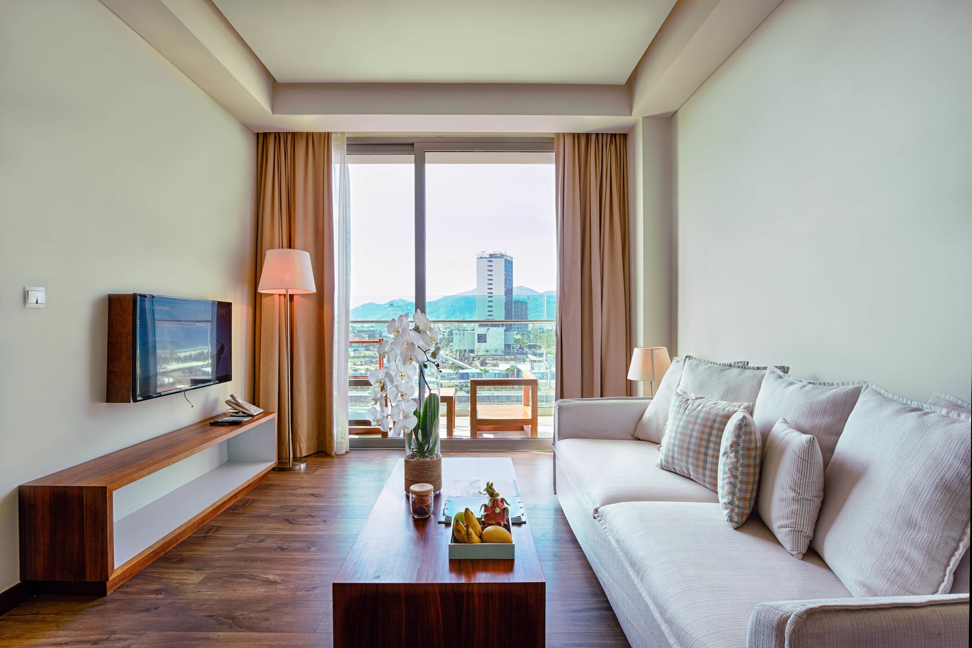 1 BEDROOM, SUITE, CITY VIEW, BALCONY