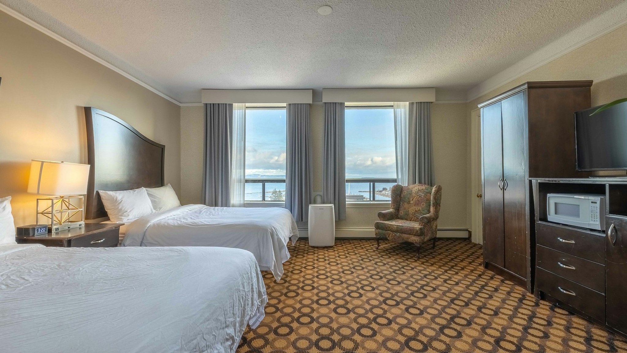 Room, 2 Queen Beds, Lake View