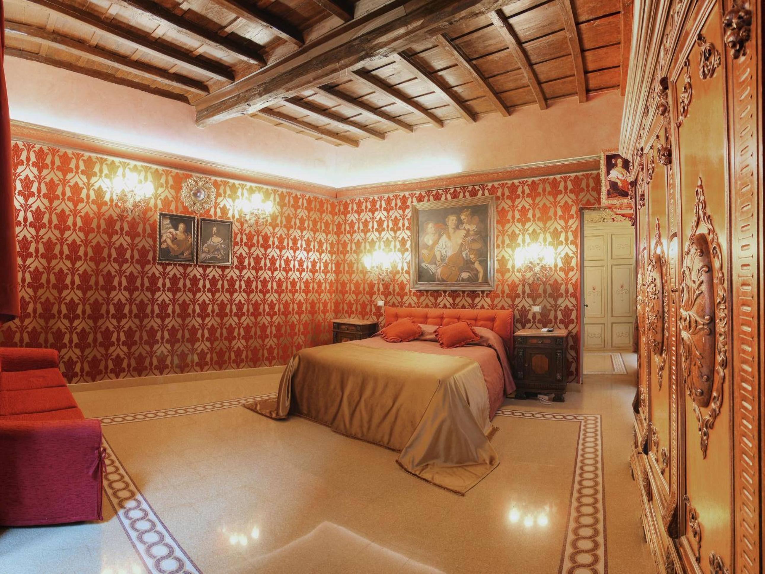ROOM, QUADRUPLE