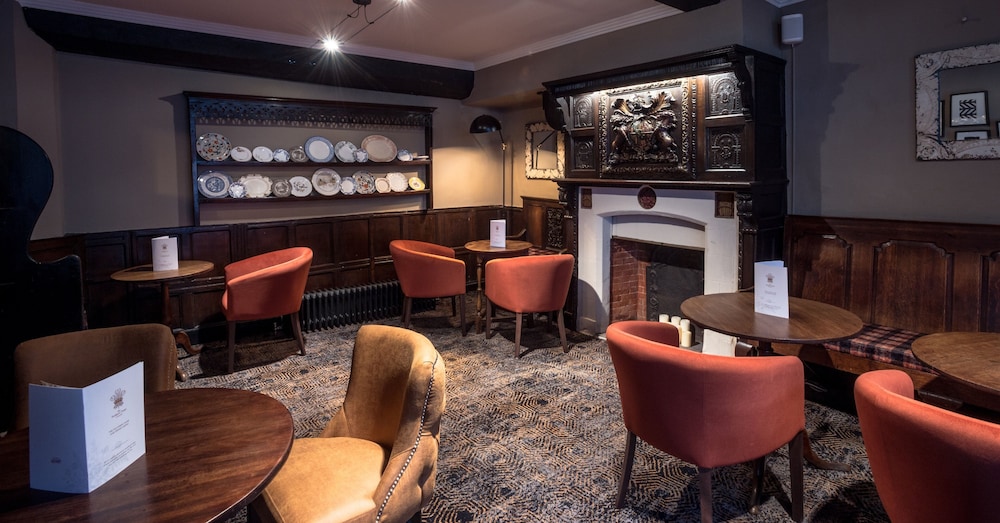 CBH The Feathers Hotel & Restaurant 73/85