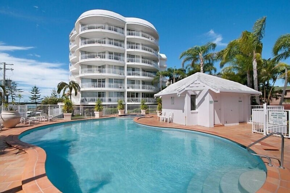 Atrium Resort 63/70