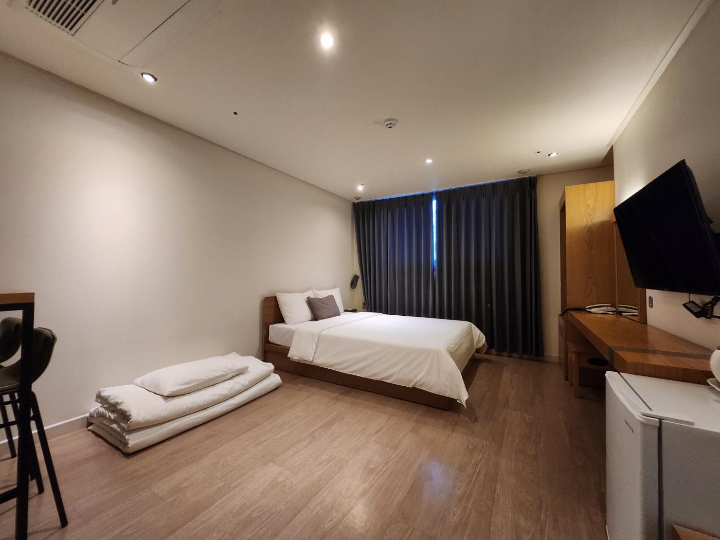 Yellow, Deluxe, Double Bed