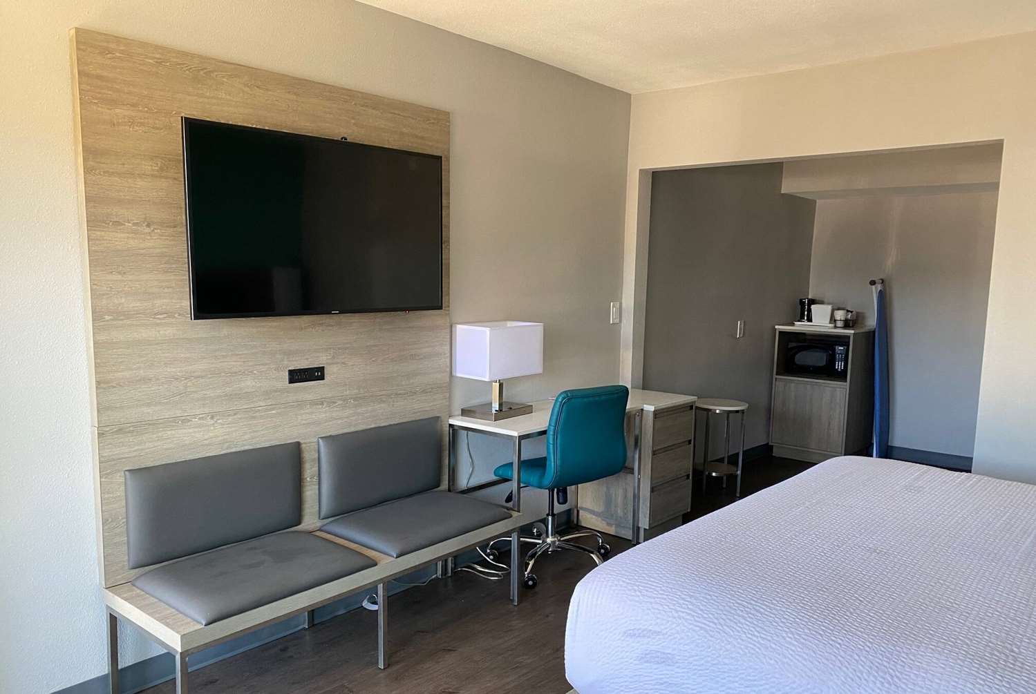 Travelodge By Wyndham LAX South 9/22