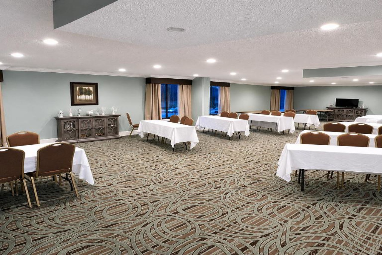 Quality Inn & Suites Williamsburg, VA 19/20