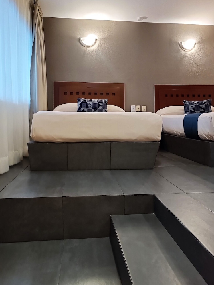 ECONOMY, 2 DOUBLE BEDS