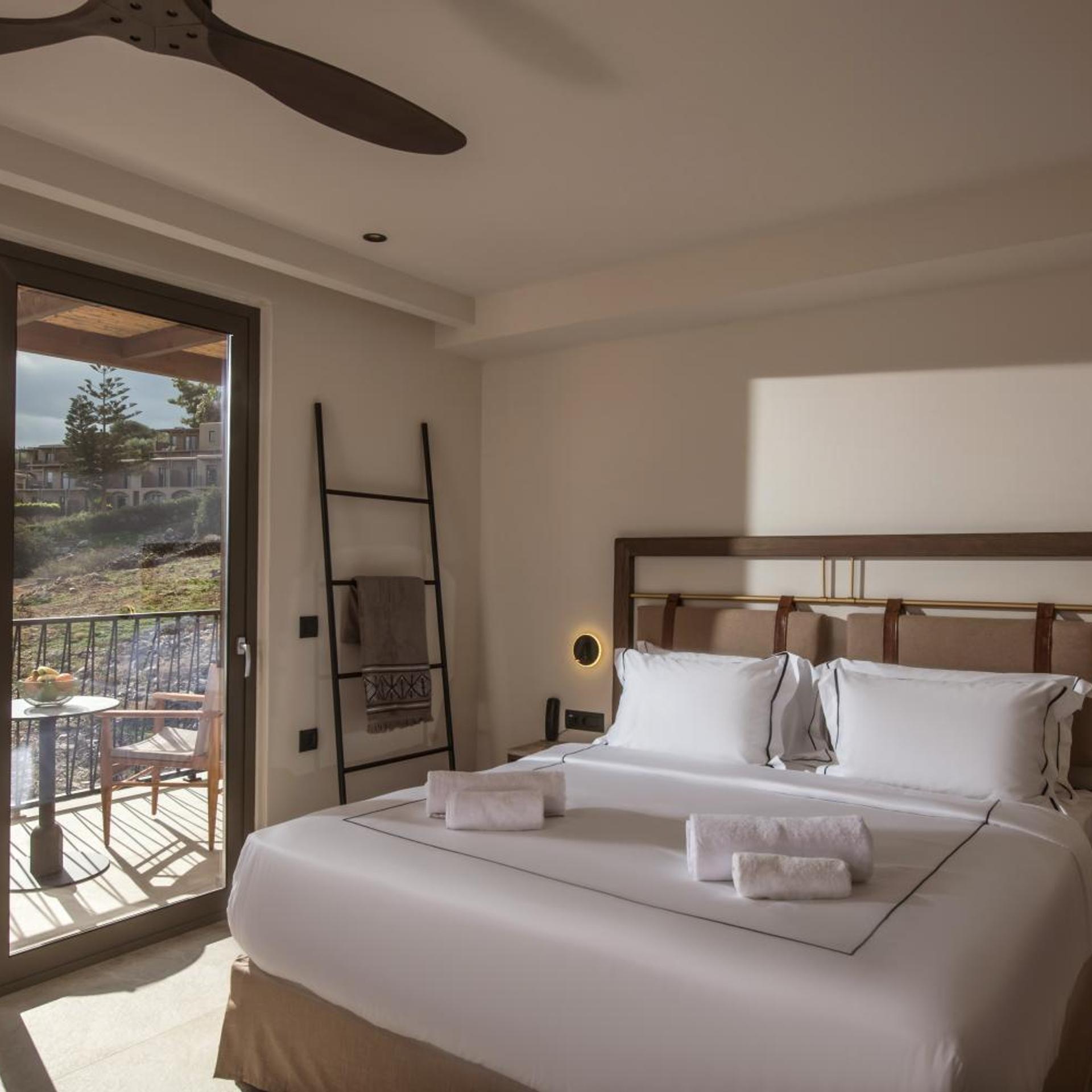 Room, Double Bed, Hot Tub