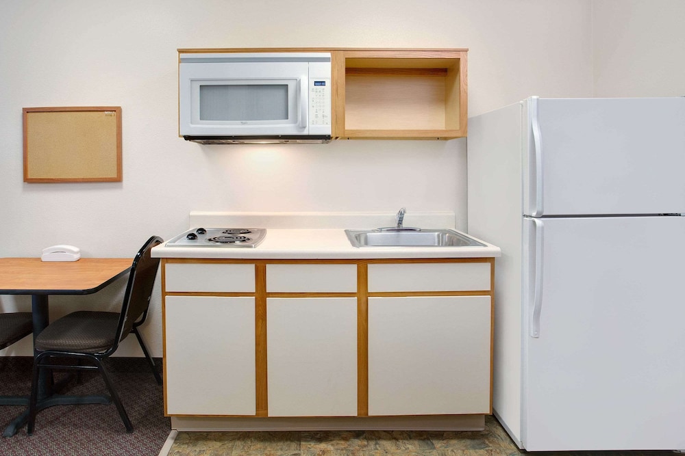 WoodSpring Suites Fort Wayne 16/20