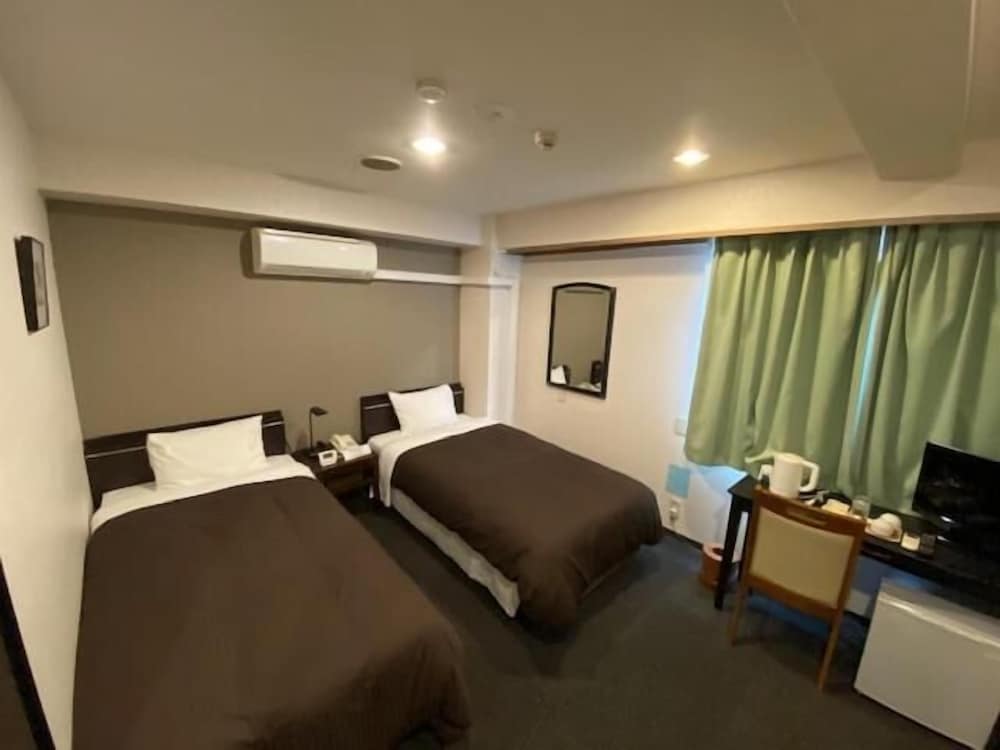 Hotel Yutaka Wing 9/19