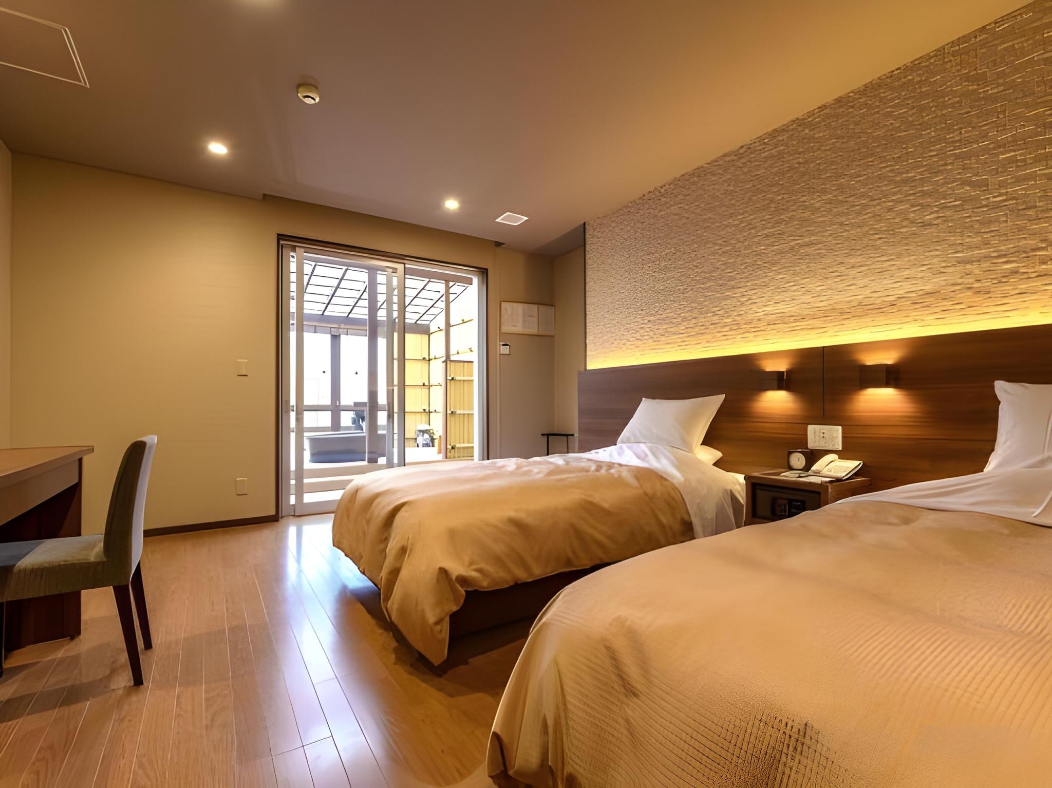 ROOM, TWIN BEDS, OUTDOOR BATH