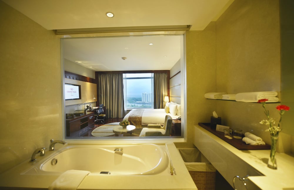 CROWNE PLAZA KOCHI 25/77
