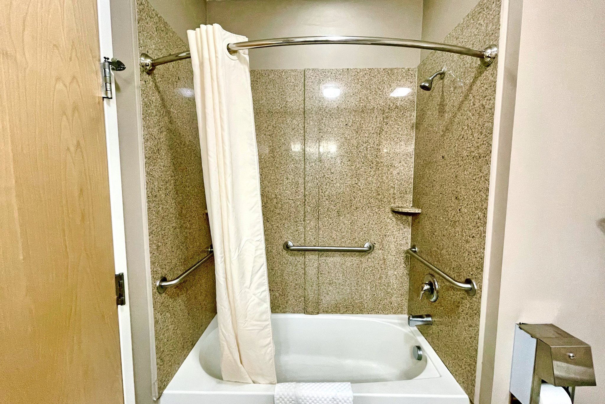 Red Carpet Inn And Suites Monmouth Jtc 36/38