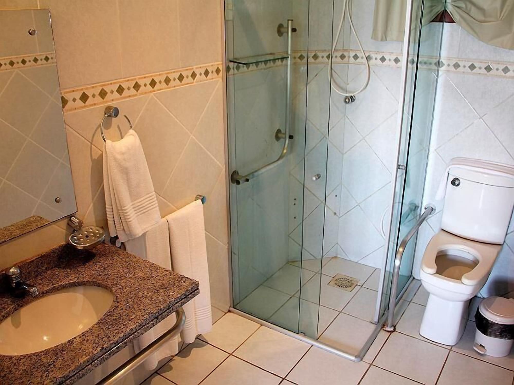 غرفة ديلوكس ثلاثية بسرير مزدوج وسرير فردي، Apart Hotel Serantes 8/10