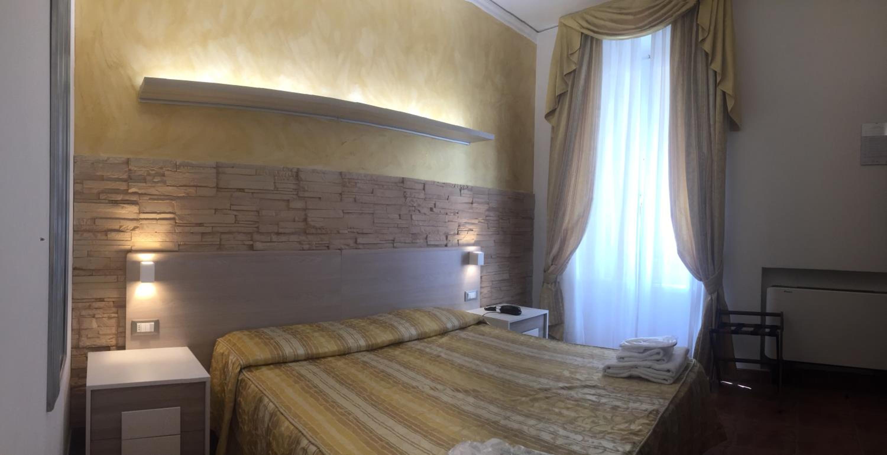 غرفة بسرير مزدوج أو سريرين منفصلين، Hotel Alinari 4/10
