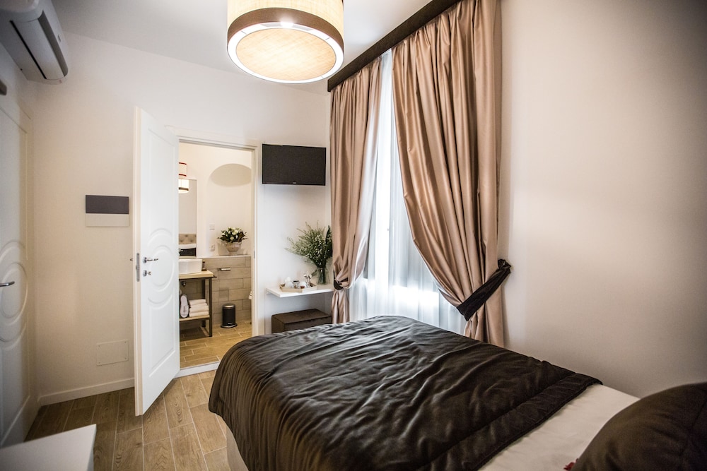 Chic Town Luxury Rooms 15/69