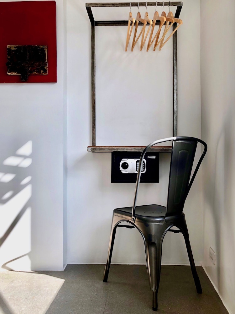 Gomez House 26/36