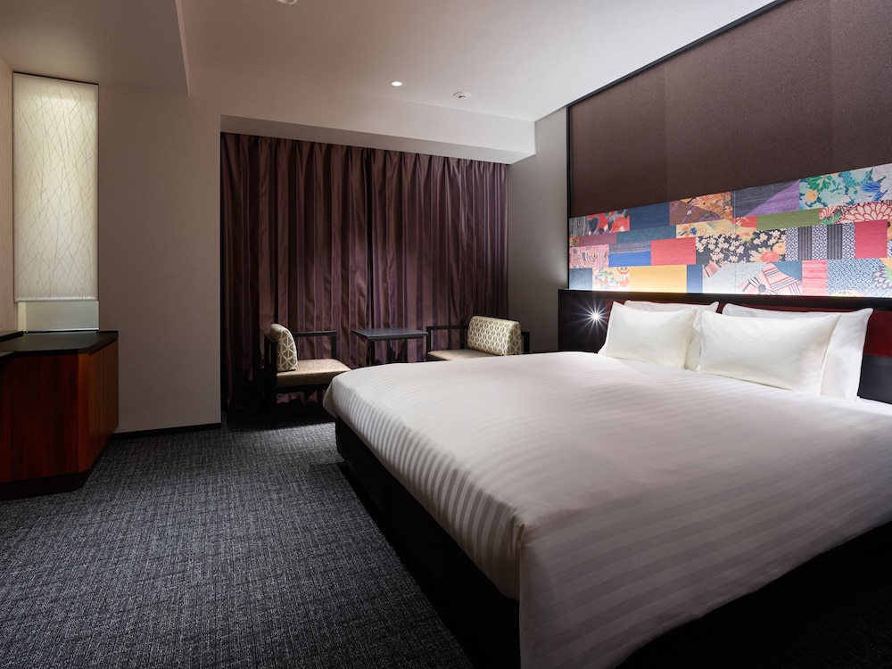 SUPERIOR, KING BED