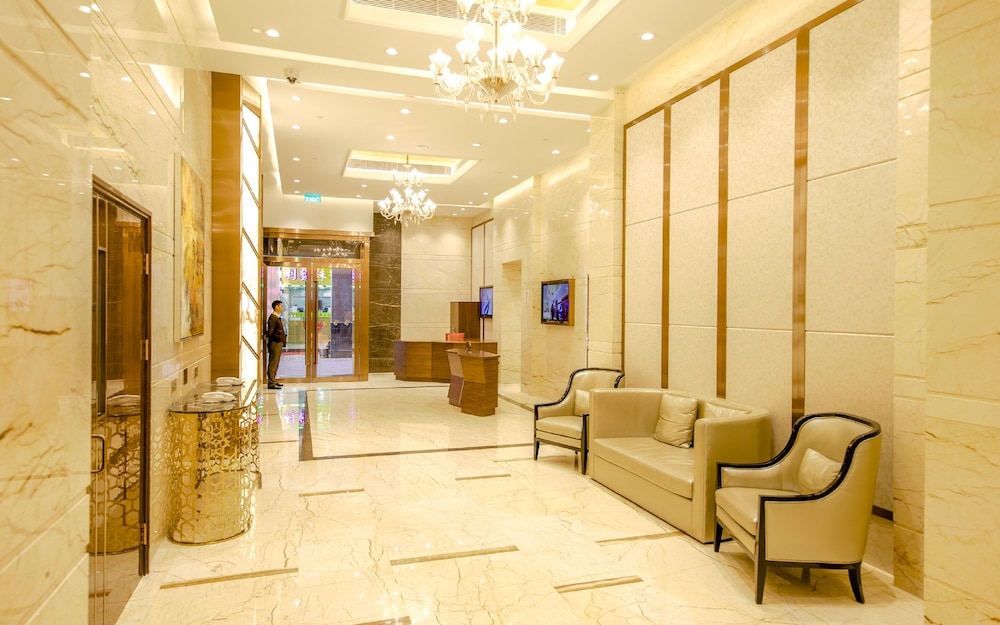 Royal Dragon Hotel 17/30
