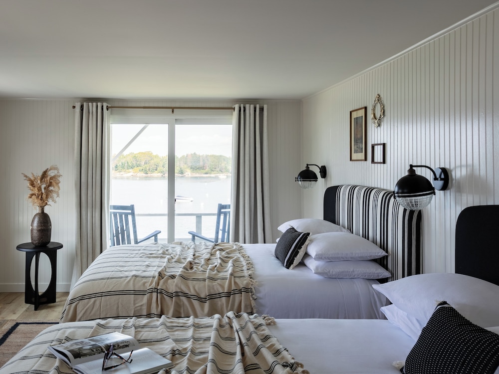 Bluebird Ocean Point Inn 11/47