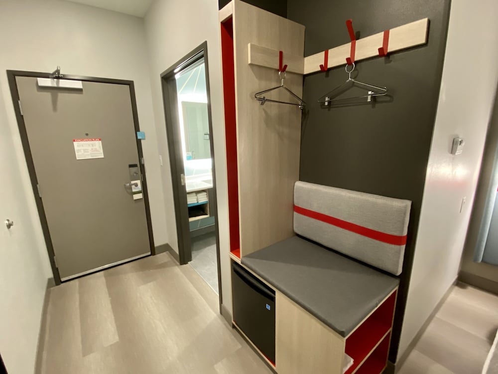 Avid Hotels Beaumont 45/48
