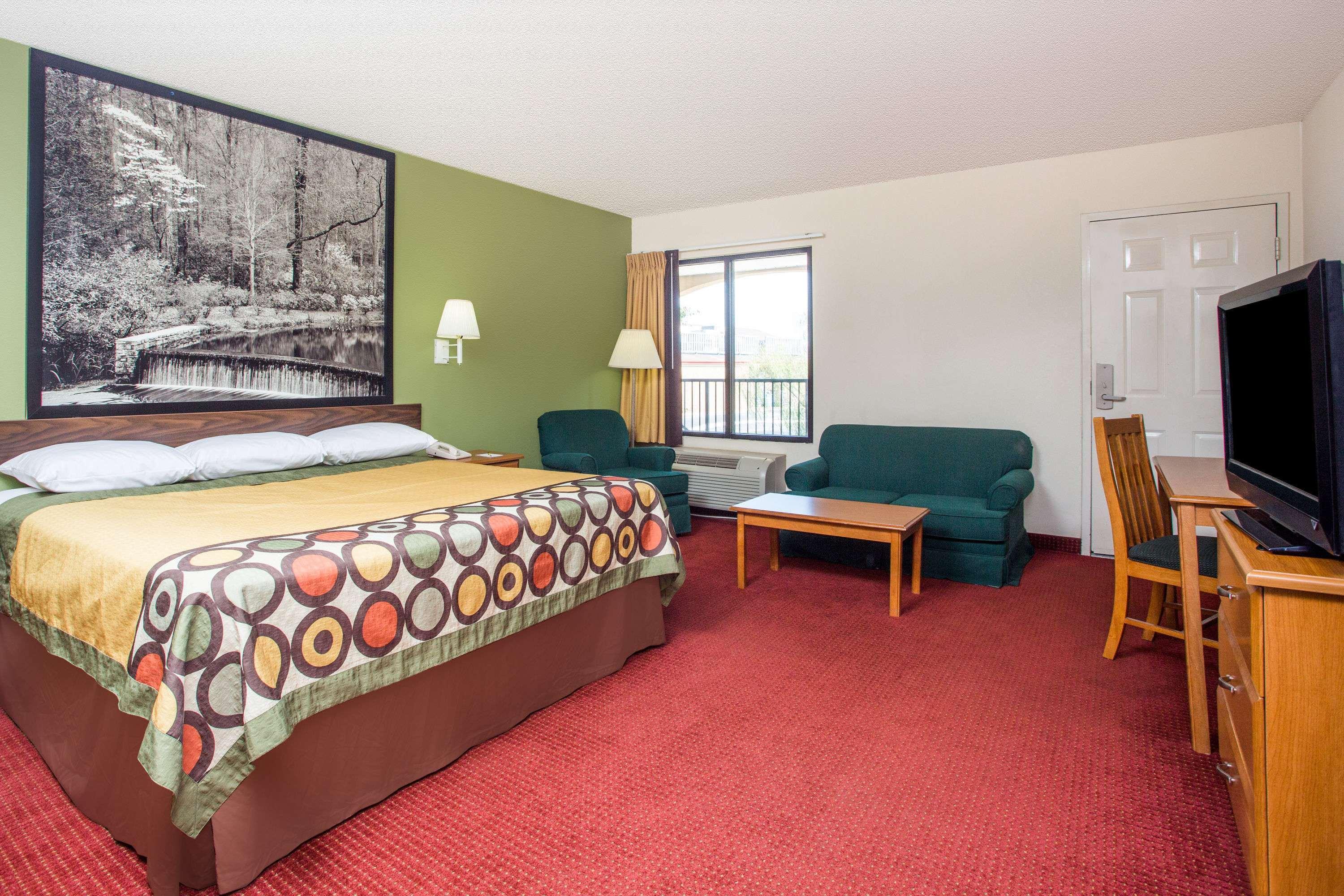 Super 8 By Wyndham Lavonia 6/17