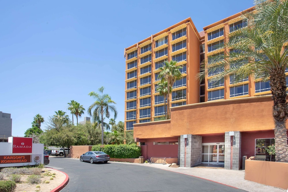Holiday Inn Express & Suites Phoenix - Midtown image
