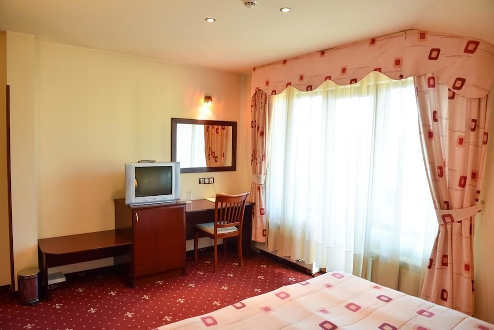Martin Hotel 38/45