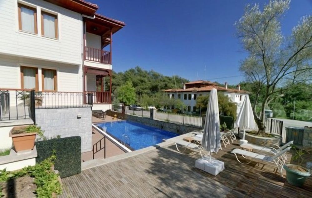 Summer Boutique Hotel 30/37
