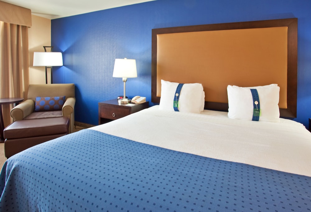 Holiday Inn & Suites Phoenix Airport 20/79