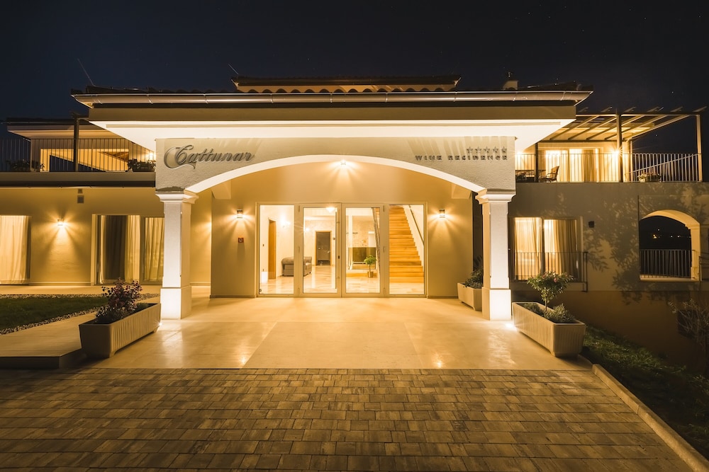 Wine Residence Cattunar 4/50