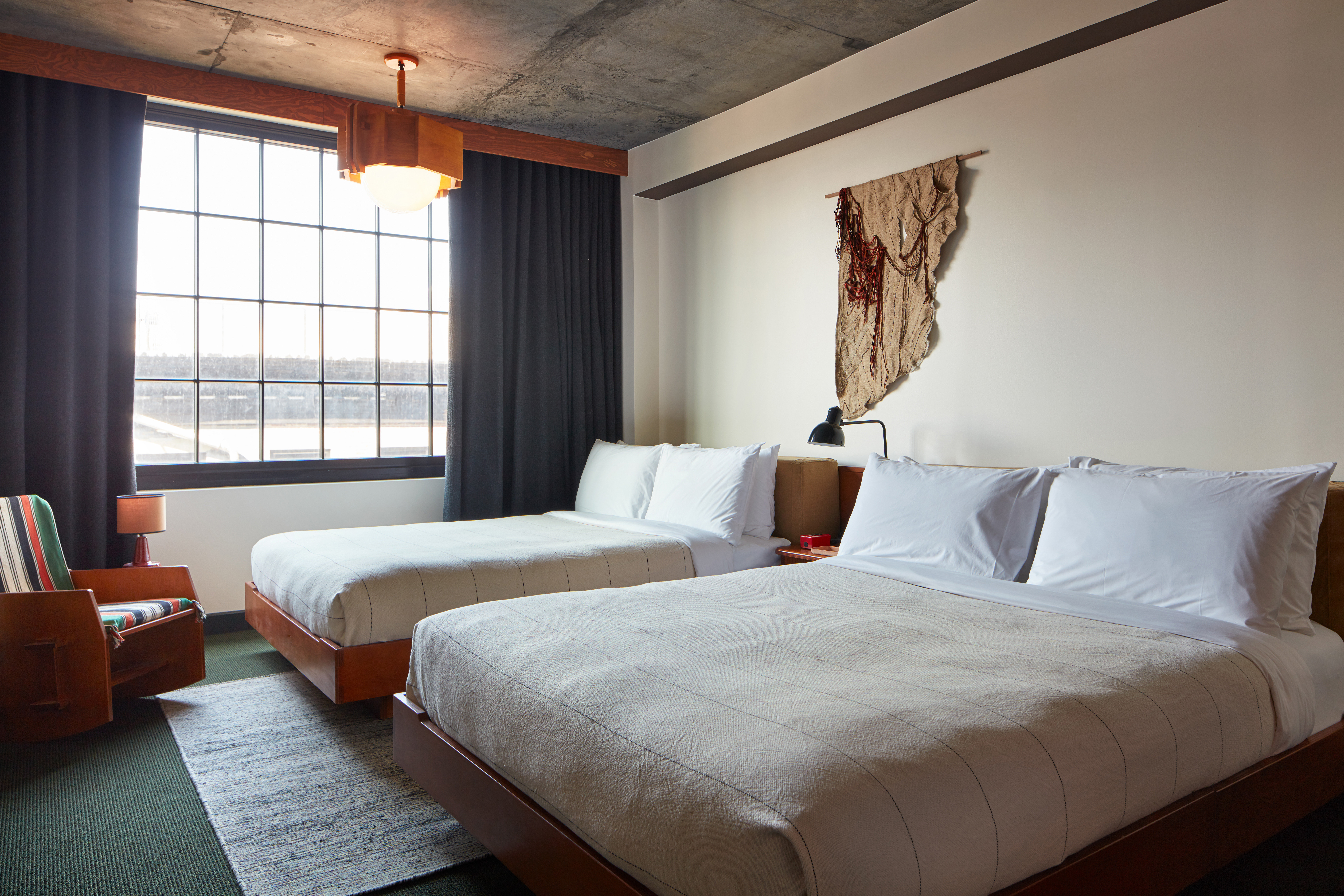 ROOM, DOUBLE BED