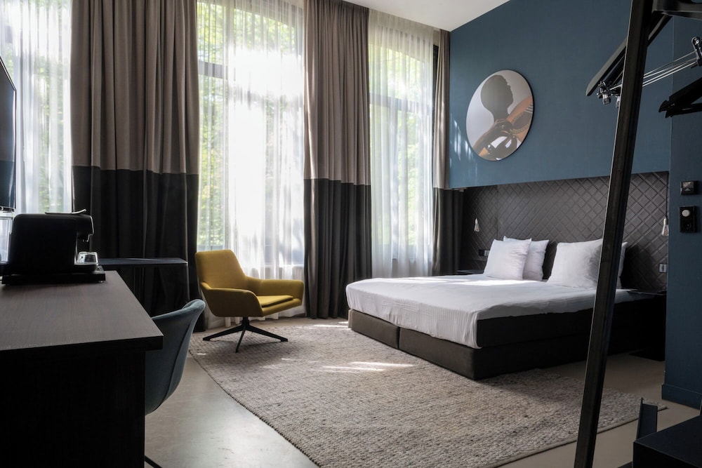 Airco, Premium, Queen Bed