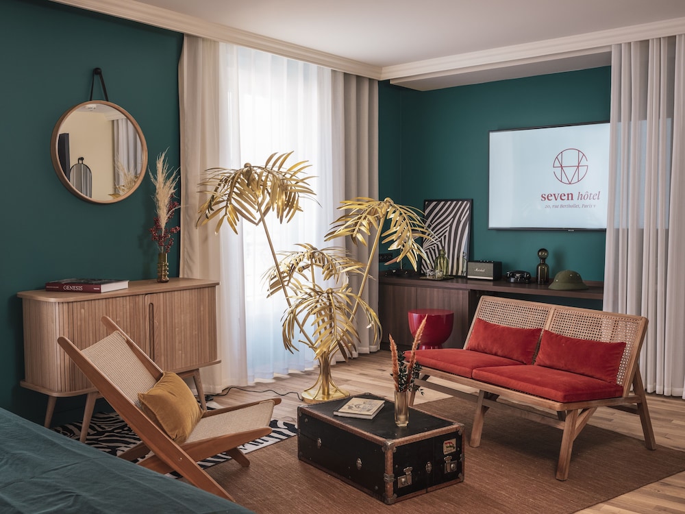 Hotel Seven 46/77