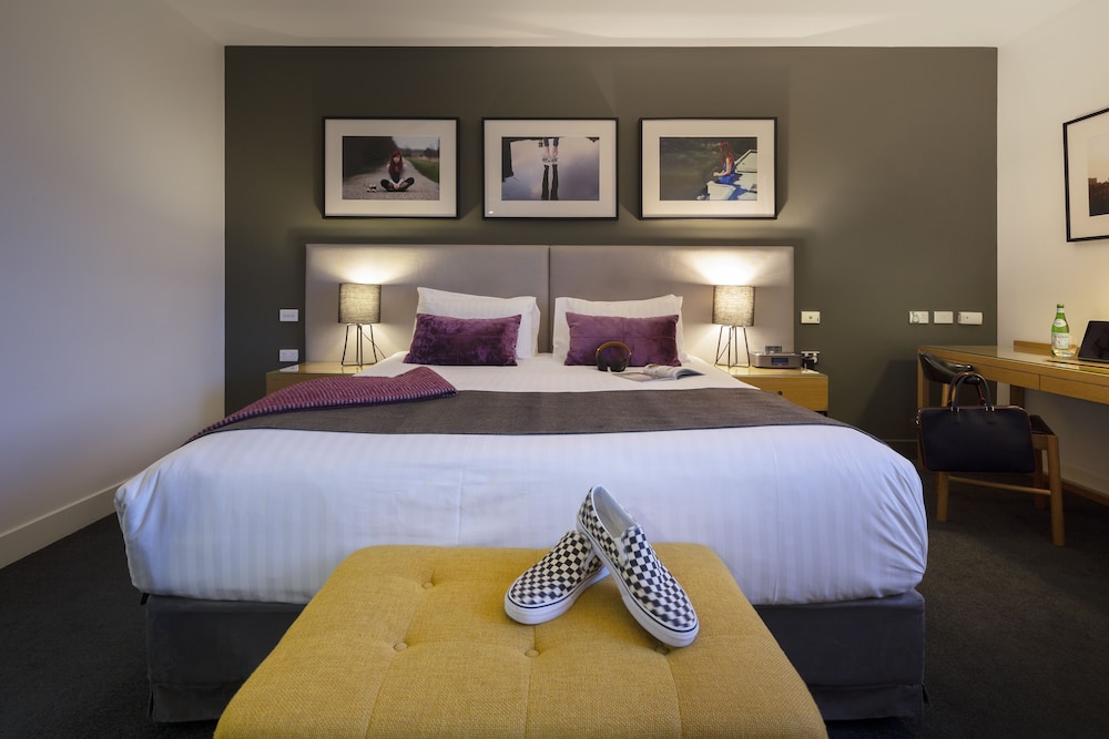 EAST HOTEL 15/60