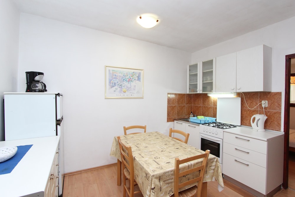 APARTMENTS LORA 45/66