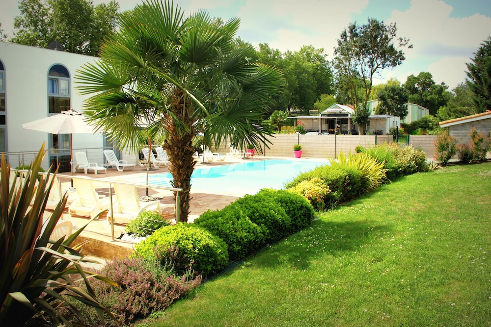 Agape Hotel Niort- Bessines 40/50