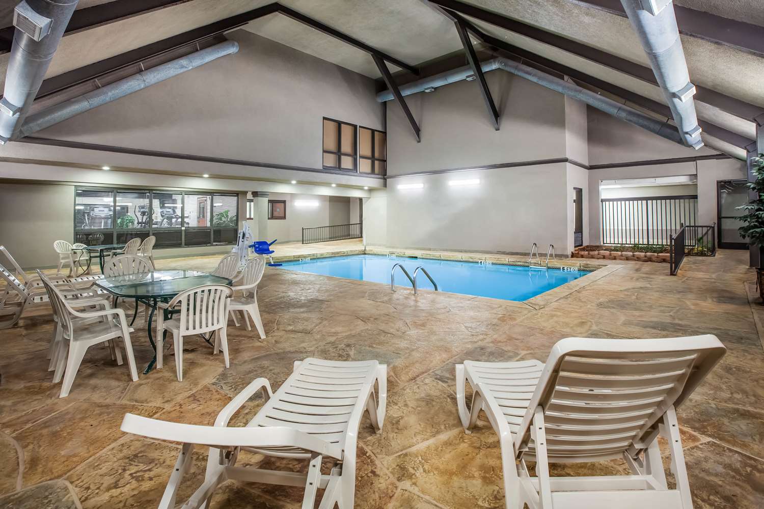 Days Inn & Suites by Wyndham Tyler 11/22