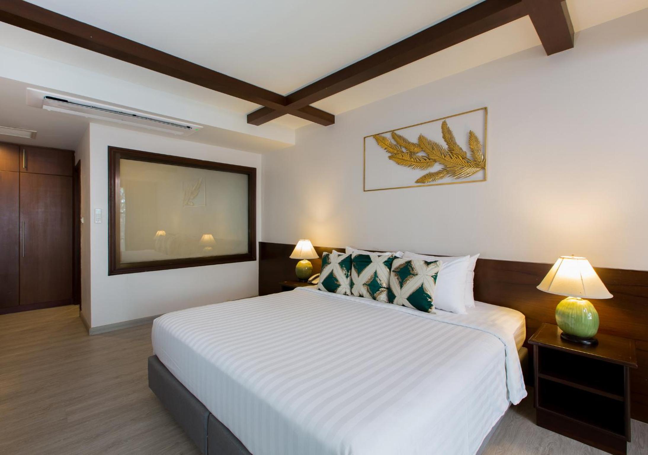 Deluxe, Double or Twin Bed, Tropical Wing