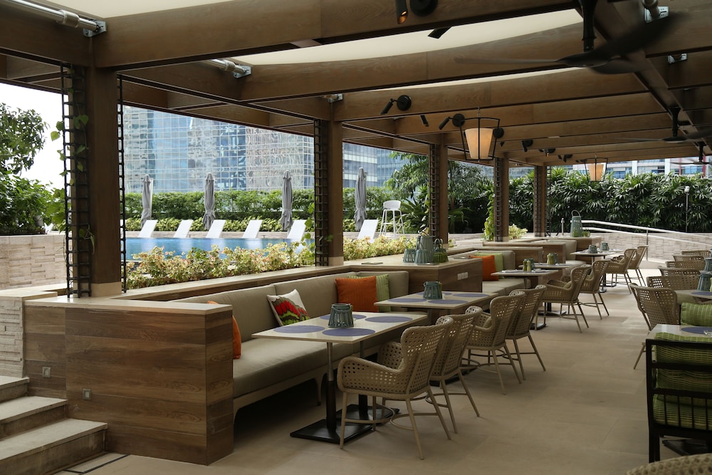 Shangri La At the Fort Manila 78/111