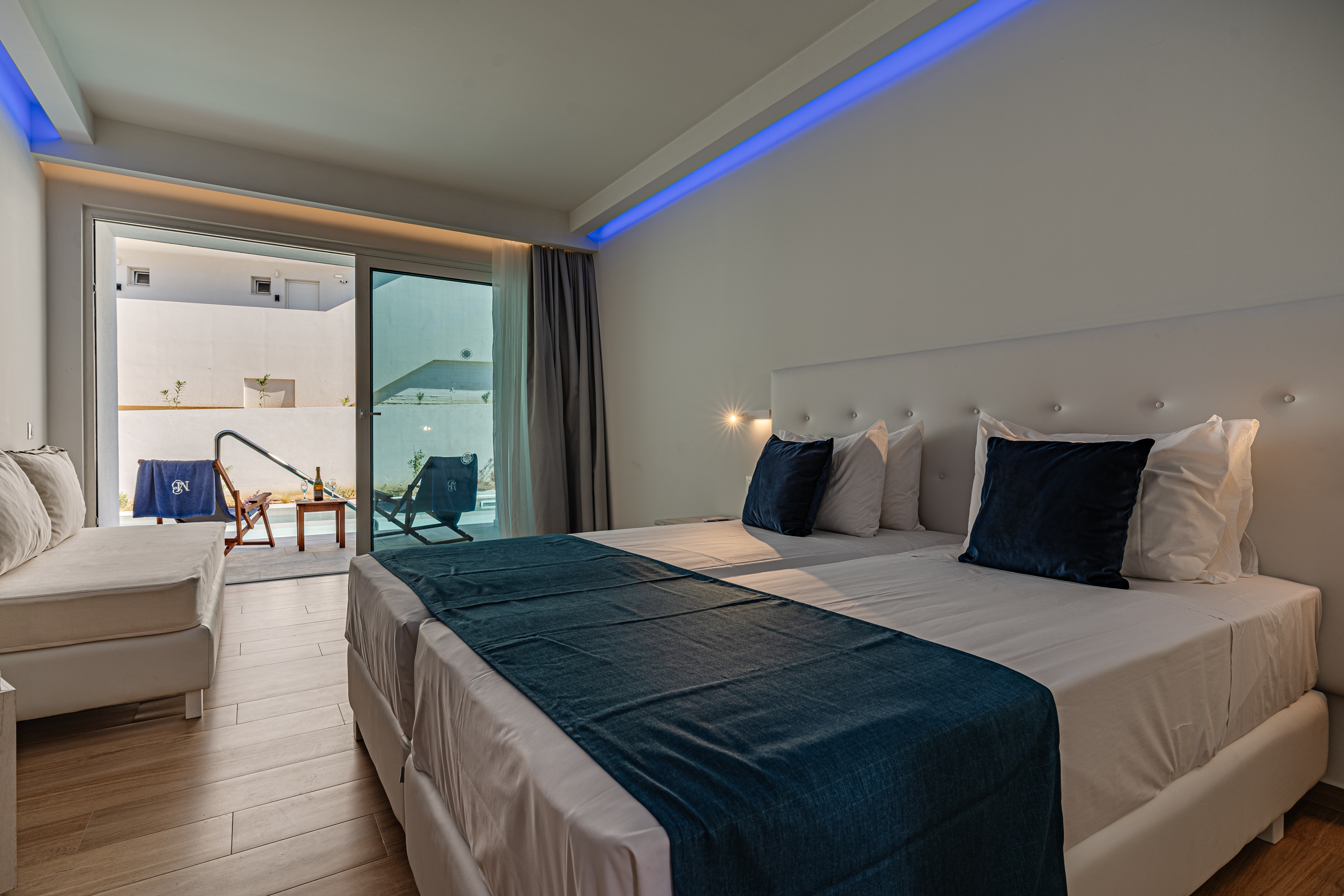 Suite, Shared Pool, Sun Deck