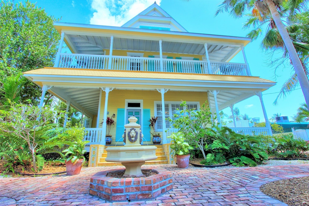 The Mansion On The Sea 2/50