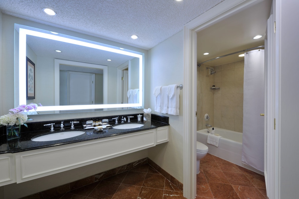 Fairmont Southampton 33/33