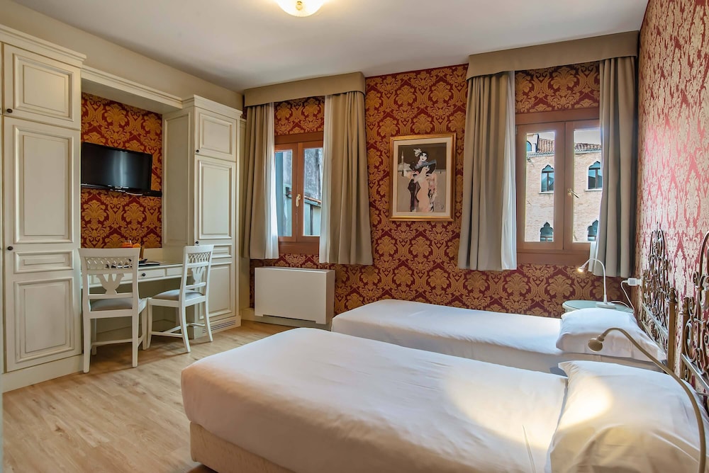 COMFORT, DOUBLE OR TWIN BED
