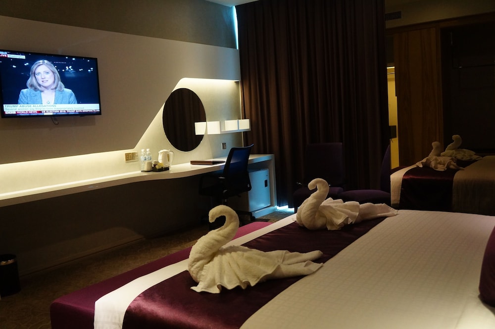 Greens Hotel And Suites 43/65