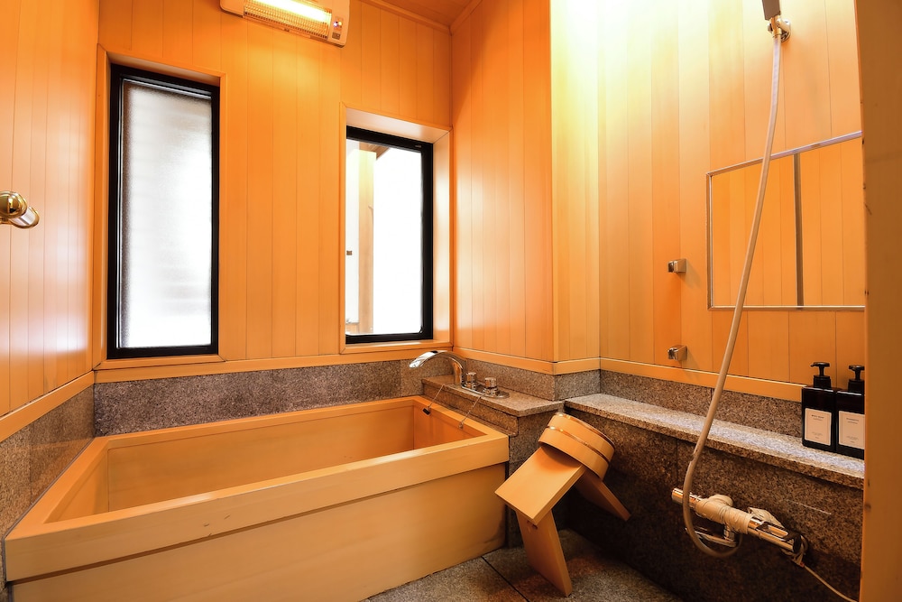 DELUXE, SUITE, GARDEN VIEW