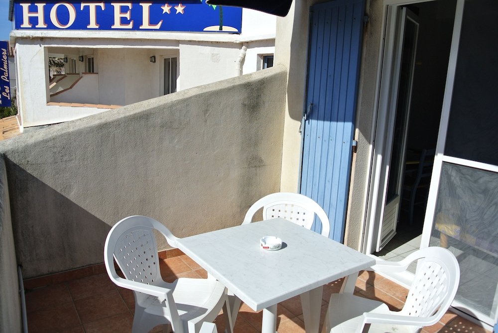 Hotel Les Palmiers En Camargue 34/50