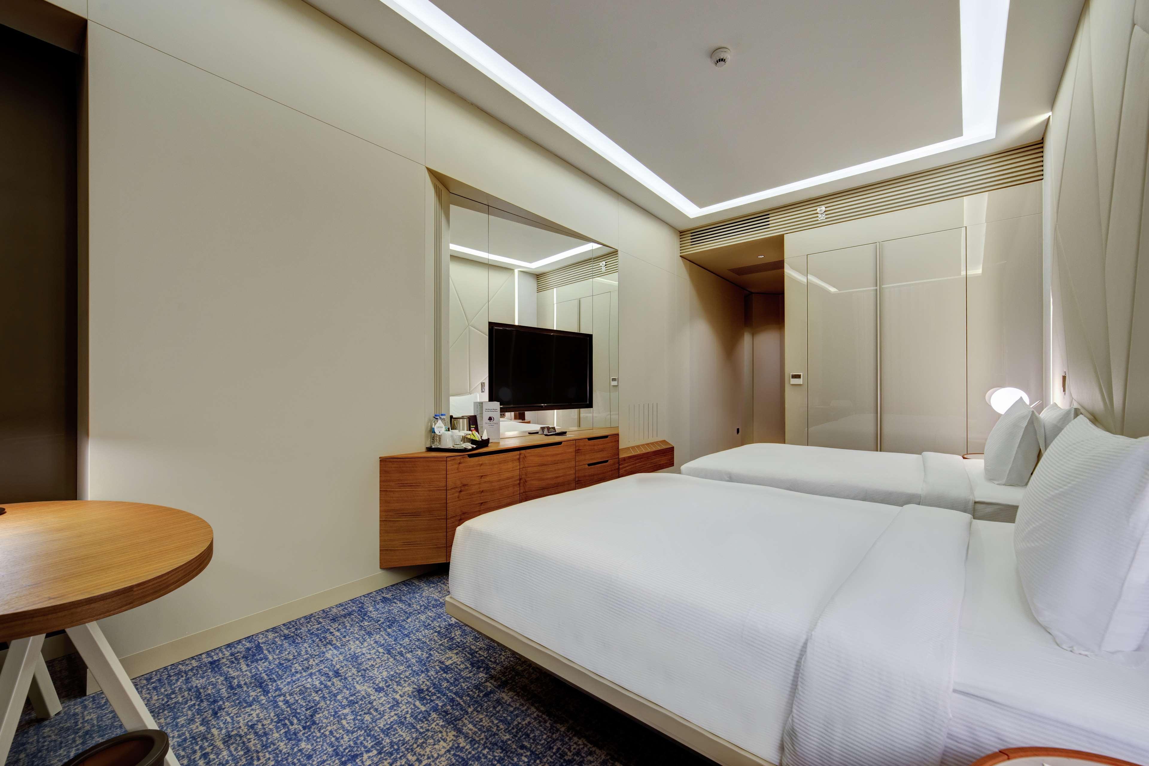 GUEST ROOM, FAMILY, TWIN BEDS