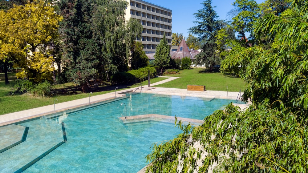 HUNGUEST HOTEL HELIOS 51/56